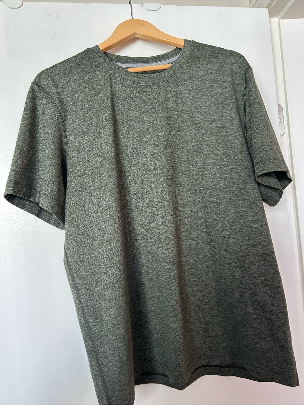 Lululemon soft Jersey Men's Crew Neck T-Shirt - Olive Green